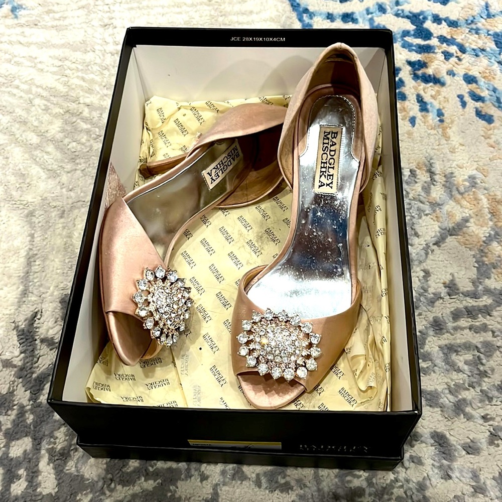 Badgley mischka pink satin Lacie heel 7